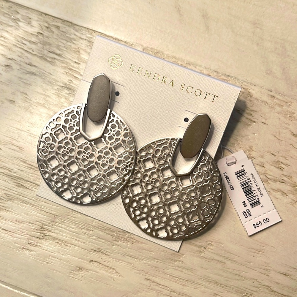 NWT 💯 Authentic Silver Kendra Scott earrings! Beautiful filigree-Never worn.